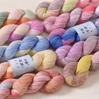 Fil de dentelle de soie coloré 100g teint à la main pour tricoter des vêtements et des décorations pour la maison exquises