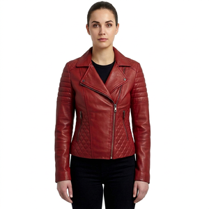 Chaqueta de moto de cuero roja para mujer al por mayor, con dobladillo acolchado y mangas acanaladas, abrigo de motociclista, proveedor de ropa exterior de corte ajustado personalizado - Product Image 1