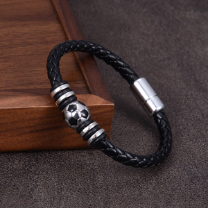 Bracciale in Pelle Nera alla Moda per Uomo e Ragazzo, Chiusura Magnetica con Charm a Forma di Pallone da Calcio, Accessorio Gioiello, Regalo per Lui - Product Image 5