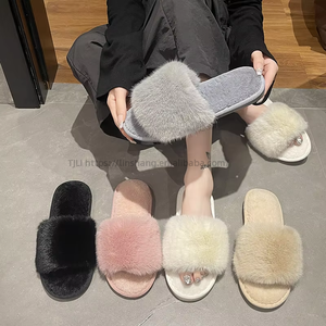 Pantoufles en TPR de haute qualité pour femmes, pantoufles en peluche, pantoufles tendance, pantoufles à plateforme avec une énorme réduction - Product Image 2