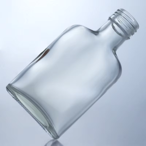 Botella <span class=keywords><strong>de</strong></span> Vidrio Plana Pequeña <span class=keywords><strong>de</strong></span> 100ml/150ml con Tapa <span class=keywords><strong>de</strong></span> Rosca, Certificación ISO9001, para Bebidas Alcohólicas, Vino, Tequila, Licores, Venta al Por Mayor Personalizada - Product Image 2