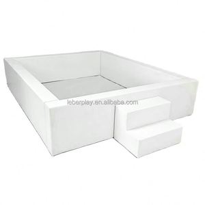Piscine à balles carrée rose pastel avec toboggan en EVA, usage intérieur, capacité 100-500 kg, équipement de jeu souple populaire pour les tout-petits - Product Image 1