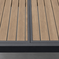 Table à manger extensible noir mat avec plateau en bois naturel à lattes, mobilier de patio moderne pour jardin et divertissements en extérieur