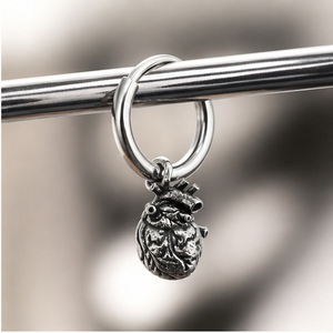 Pendientes de aro con colgante de corazón yunnique, plata tibetana, estilo gótico oscuro, regalo de joyería unisex - Product Image 2