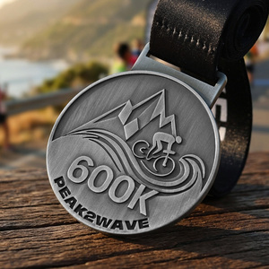 Médailles personnalisées avec logo en métal gravé, plaqué argent antique, estampées à la presse, médaille sportive commémorative de cyclisme 600k pour VTT - Product Image 1