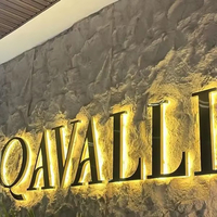 Enseigne lumineuse LED 3D personnalisée de luxe avec logo, lettres en acier inoxydable doré rétroéclairées pour l'identité visuelle des bureaux