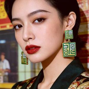 Boucles d'oreilles pendantes géométriques vintage en cristal vert et strass carrés pour femme, à porter au quotidien - Product Image 5