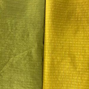<span class=keywords><strong>Pas</strong></span> <span class=keywords><strong>cher</strong></span> tissu enduit tissu Gridstop Nylon nt imperméable revêtement ripstop oxford style froissé métal brillant pour veste - Product Image 6