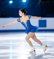 Robe de patinage artistique bleu roi à manches courtes, dos en V profond, jupe ornée de strass, pour filles adultes, compétition et performance