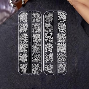 Décoration d'ongles en alliage 3D en forme de cœur, lune, étoile et nœud, en boîte à 12 compartiments, pour manucure artistique, vente en gros transfrontalière - Product Image 2