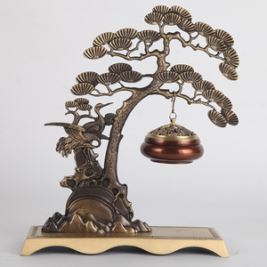 Brûleur d'encens en cuivre pur Tongpu Craftsman, nouveau style chinois, motif pin et grue, brûleur d'encens suspendu pour intérieur, bois de santal et - Product Image 1