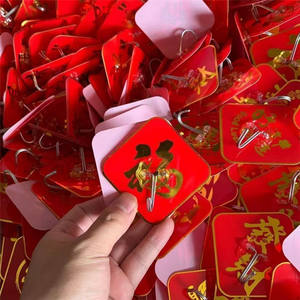Ganchos adhesivos con orificios con el característico 'Fu', resistentes y festivos, decoraciones rojas para colgar en la pared para bodas chinas, de alta resistencia, sin dejar rastro. - Product Image 3