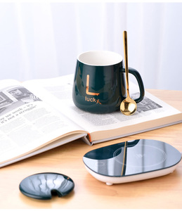 Commercio all'ingrosso su misura colorato controllo della temperatura auto riscaldamento 55 gradi termostato tazza di caffè in ceramica tazza <span class=keywords><strong>con</strong></span> USB più caldo - Product Image 3