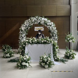 Porte <span class=keywords><strong>de</strong></span> lune florale <span class=keywords><strong>de</strong></span> décoration d'arc d'anneau <span class=keywords><strong>de</strong></span> fleur <span class=keywords><strong>de</strong></span> mariage KCFA-133 pour l'occasion <span class=keywords><strong>de</strong></span> réception - Product Image 3