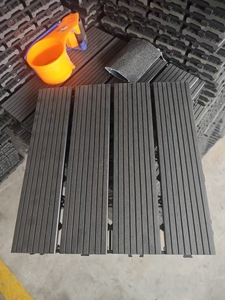 Dalles de terrasse contemporaines emboîtables pour balcon extérieur, résistantes aux intempéries, imperméables, pour patio, forme carrée, brossées - Product Image 2