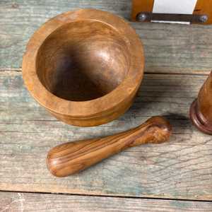 Venta al por mayor de mortero triturador de ajo de madera hecho a mano para uso en cocina de HUMAYUN WORLD CRAFTS a bajo precio - Product Image 4