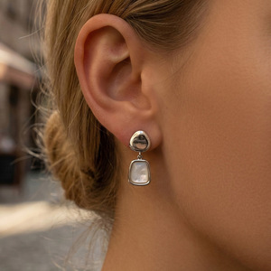 Pendientes <span class=keywords><strong>de</strong></span> Mujer <span class=keywords><strong>de</strong></span> Lujo Ligero, Acero Inoxidable 316, Madreperla Blanca, Diseño Exclusivo, Chapado en Oro Real <span class=keywords><strong>de</strong></span> 18K, Joyería <span class=keywords><strong>de</strong></span> Moda - Product Image 2