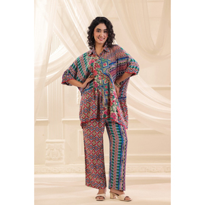Ensemble coordonné chemise imprimée et pantalon droit – Tenue décontractée et confortable pour femme – Style créateur - Product Image 1