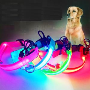 Collar LED de nailon para perro al por mayor, luz intermitente luminosa recargable por USB en la oscuridad, estilo clásico, estampado duradero para mascotas, gatos y perros - Product Image 1