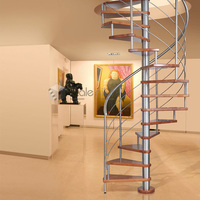 Escalier en colimaçon minimaliste Prima, escalier rotatif sur mesure avec garde-corps en verre pour la décoration intérieure de villa