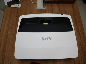 Proyector Láser Interactivo de Tiro Ultra Corto 4k para Aula, Compatible con Pizarra Blanca - Product Image 2