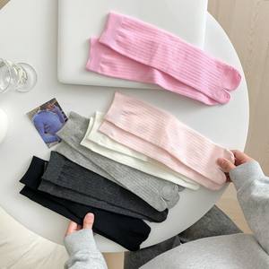 جوارب نسائية مطاطية عصرية بتصميم مشقوق، مريحة ومتعددة الاستخدامات على الطراز الياباني، جوارب تابي مضلعة تصل إلى منتصف الساق - Product Image 6