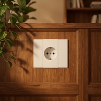 Interrupteur mural de type 118 American Standard, finition naturelle en bois de noyer, port USB Type C, KLASS Smart Home, architecture résidentielle