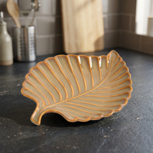 Assiette de service en céramique faite à la main, style bohème, ton naturel, finition mate, diamètre 300 mm, vaisselle décorative, élégante pour la table - Product Image 1