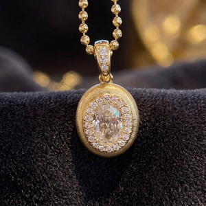 Collier pendentif en diamant de laboratoire brossé taille ovale Amber Jewels, plaqué or 18 carats, bijoux de luxe avec certification IGI pour femme - Product Image 2