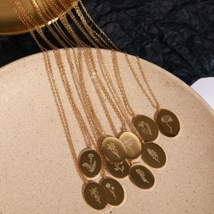 Collar de cadena tipo O con colgante de disco ovalado con letra y flor de nacimiento de 12 meses, chapado en oro de 18 quilates, de acero inoxidable, antideslustre, para mujer - Product Image 5