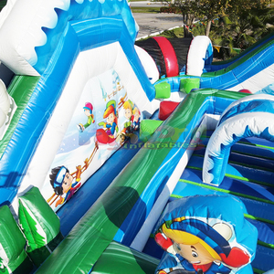 Castillo inflable gigante para fiestas navideñas al aire libre, con tobogán, zona de saltos y juegos inflables para el parque de atracciones de invierno. - Product Image 3