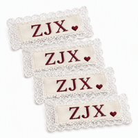 Étiquette tissée jacquard personnalisée en dentelle, base satinée, logo script bordeaux pour robes de filles, tricots et vêtements pour enfants de marque