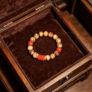 Bracelet perlé vintage en bois d'agar naturel avec serti clos et motif papillon en cinabre, style bouddhiste, unisexe, cadeau contre le mal et les forces négatives - Product Image 3