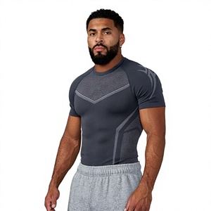 Fabricant de t-shirts d'entraînement personnalisés, t-shirts de compression pour la gym et le fitness, polyester et élasthanne, logo personnalisé, OEM, ODM, vente en gros, faible MOQ - Product Image 1