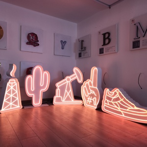 Vente en gros usine : Lettres LED 3D personnalisées, Grandes enseignes néon pour la décoration de scènes commerciales, mariages, anniversaires et événements - Product Image 4