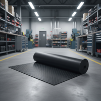 Rouleau de tapis de sol en caoutchouc noir avec surface texturée pour une sécurité antidérapante, utilisation durable dans les ateliers industriels et commerciaux