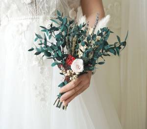 Bouquet de qualité garantie avec des roses blanches en pampas et de l'eucalyptus pour la mariée, la demoiselle d'honneur, bouquet de mariage, fleurs séchées - Product Image 2