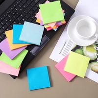 3x3 dans les notes autocollantes jaunes fortes auto-adhésives enlèvement propre et tampons auto-adhésifs recyclables