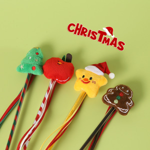 Jouet <span class=keywords><strong>interactif</strong></span> de bâton de taquinerie de plume de tissu de Noël de chat d'animal de compagnie avec des conceptions d'homme et de pomme de pain d'épice d'étoile d'arbre d'exercice - Product Image 2