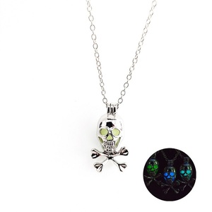 Cuentas luminosas de moda, jaula creativa que puede abrir cráneo, colgante de Halloween, collar, venta al por mayor - Product Image 1