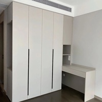 Armoire sur mesure autoportante grande capacité, design italien moderne, bois foncé, pour chambre et salon, multifonctionnelle avec éclairage LED coulissant