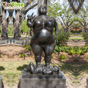 Sculpture de grande taille Femme allongée en bronze Botero pour rue piétonne - Product Image 6