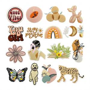 Parches Bordados Estilo Bohemio con Mariposas y Frases Positivas para Perros, Termoadhesivos - Product Image 1