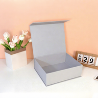 Boîtes cadeaux en carton rigide magnétique de luxe personnalisées avec logo, fermeture à ruban sur mesure pour robes de mariée et sous-vêtements