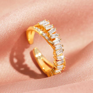 Bague de cocktail géométrique T0670 en argent 925 avec cristaux taille baguette et strass sertis en canal, bague fine de mariage pour femme - Product Image 2