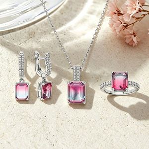 Juego de Joyería Clásico de Plata 925 con Circonitas en Degradado y Corte Esmeralda, Bañado en Rodio, Venta al Por Mayor de Fábrica, para Bodas y Fiestas - Product Image 2