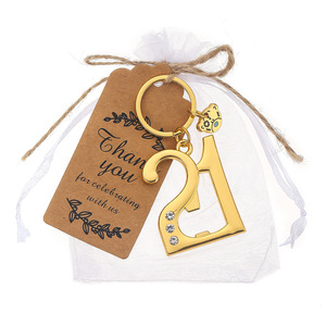 Porte-clés ouvre-bouteille en alliage de zinc pour anniversaires 18 et 21 ans, cadeaux et souvenirs de fête et de mariage - Product Image 4