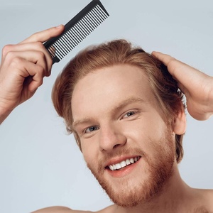 <span class=keywords><strong>Pettine</strong></span> <span class=keywords><strong>tagliacapelli</strong></span> strumento barbiere resistente al calore antistatico in carbonio con Logo personalizzato - Product Image 5