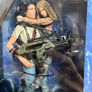 Figura de Acción NECA Alien 2 Ellen Ripley y Niña <span class=keywords><strong>Pequeña</strong></span>, Set Doble, Altura Total Aproximada de 7 Pulgadas - Product Image 4