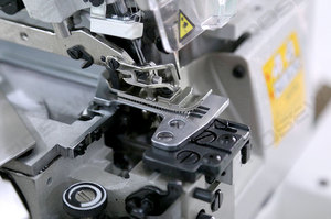 S51N-4 Phong Cách Mới Mới Trực Tiếp Drived Tất Có-Trong Một 4 Chủ Đề Overlock Máy May Với Ép Chân Nâng - Product Image 5